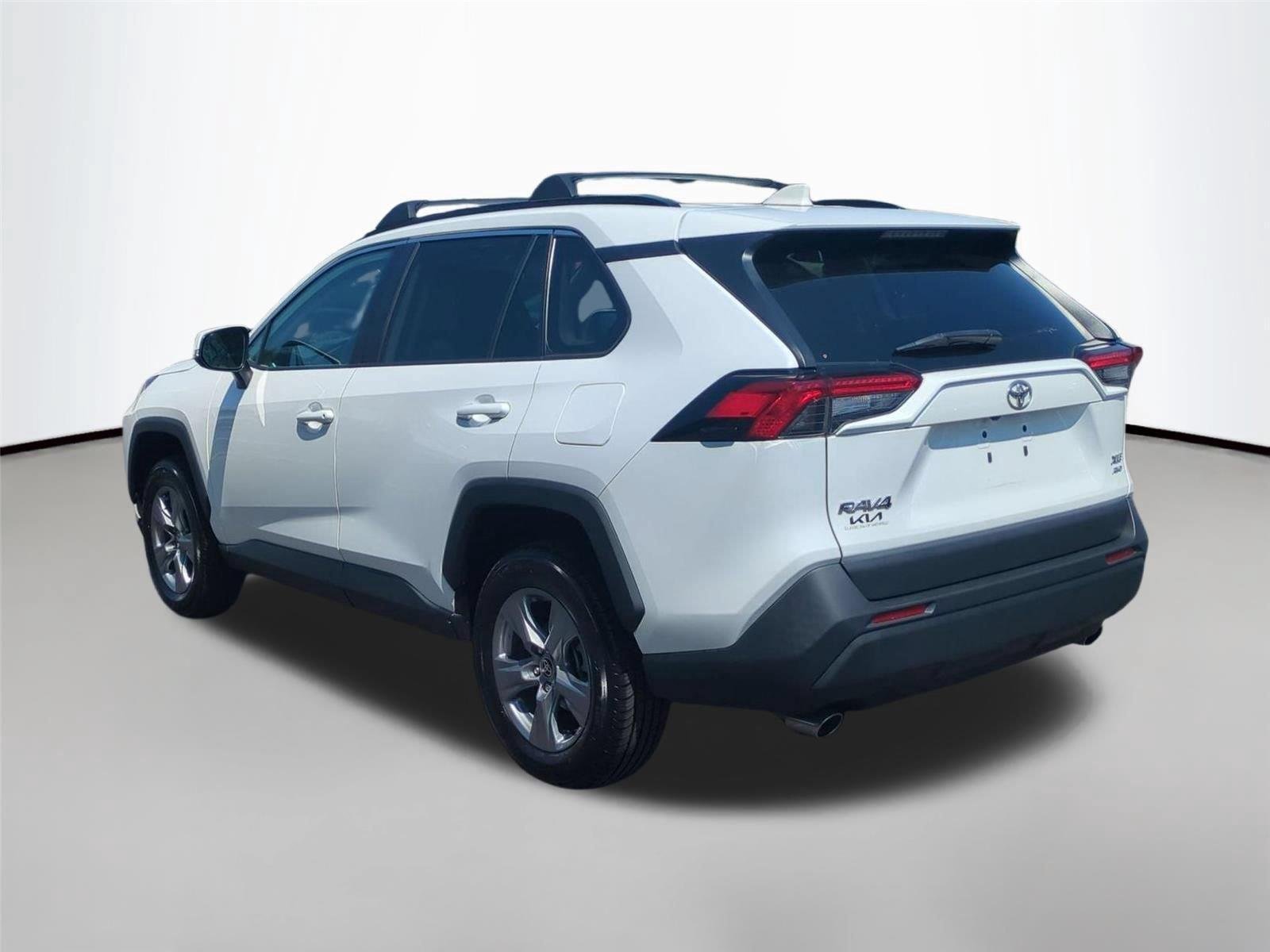 Used 2022 White TOYOTA  image 3