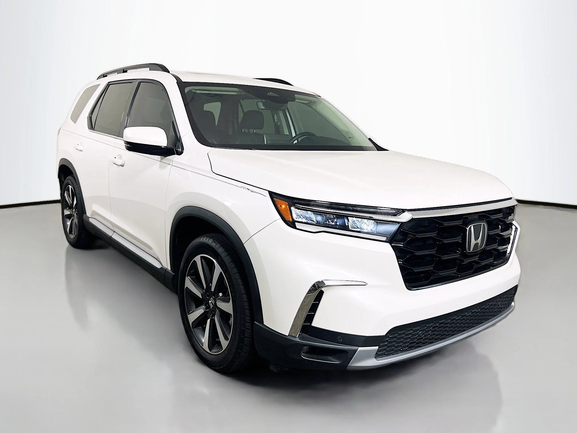 Certified Used 2025 Platinum White Pearl Honda 2WD Touring image 64