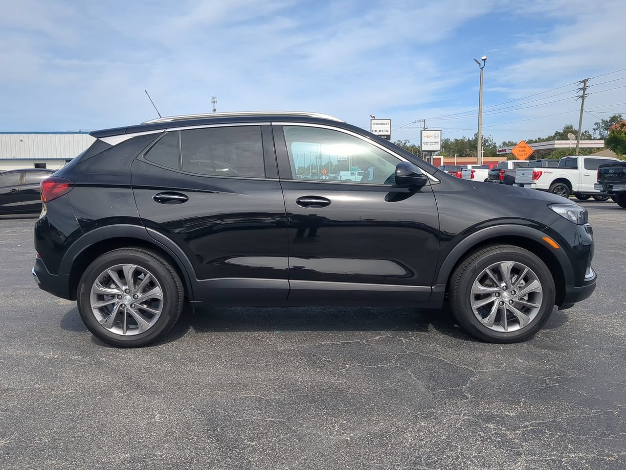 Used 2023 Ebony Twilight Metallic Buick Essence image 3