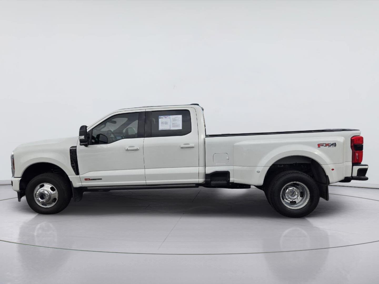 Used 2025 Star White Metallic Tri-Coat Ford Platinum image 5