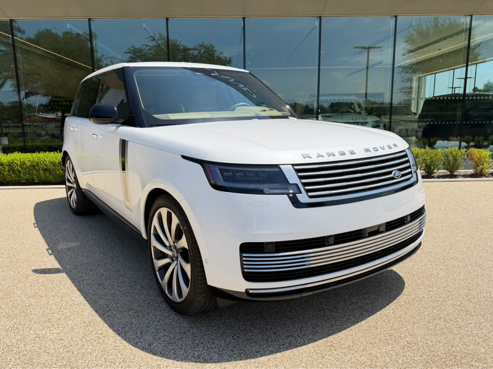 Certified Used 2024 Ostuni Pearl White Metallic Land Rover SV image 4