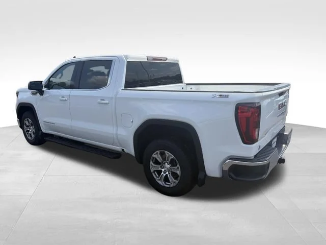 Used 2023 Summit White GMC SLE image 3