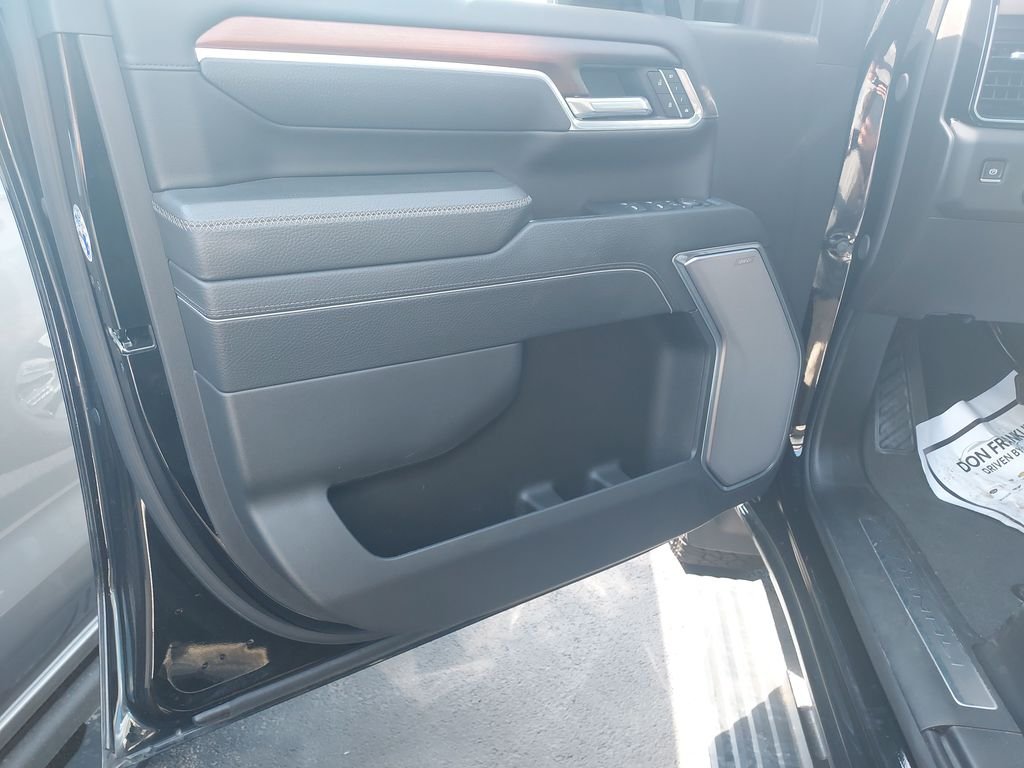 Used 2025 Black GMC Denali image 11