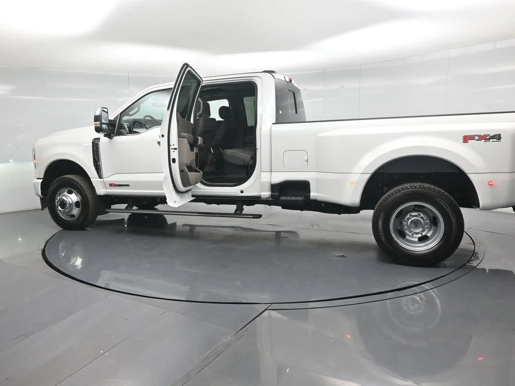 New 2026 White Ford Platinum image 32