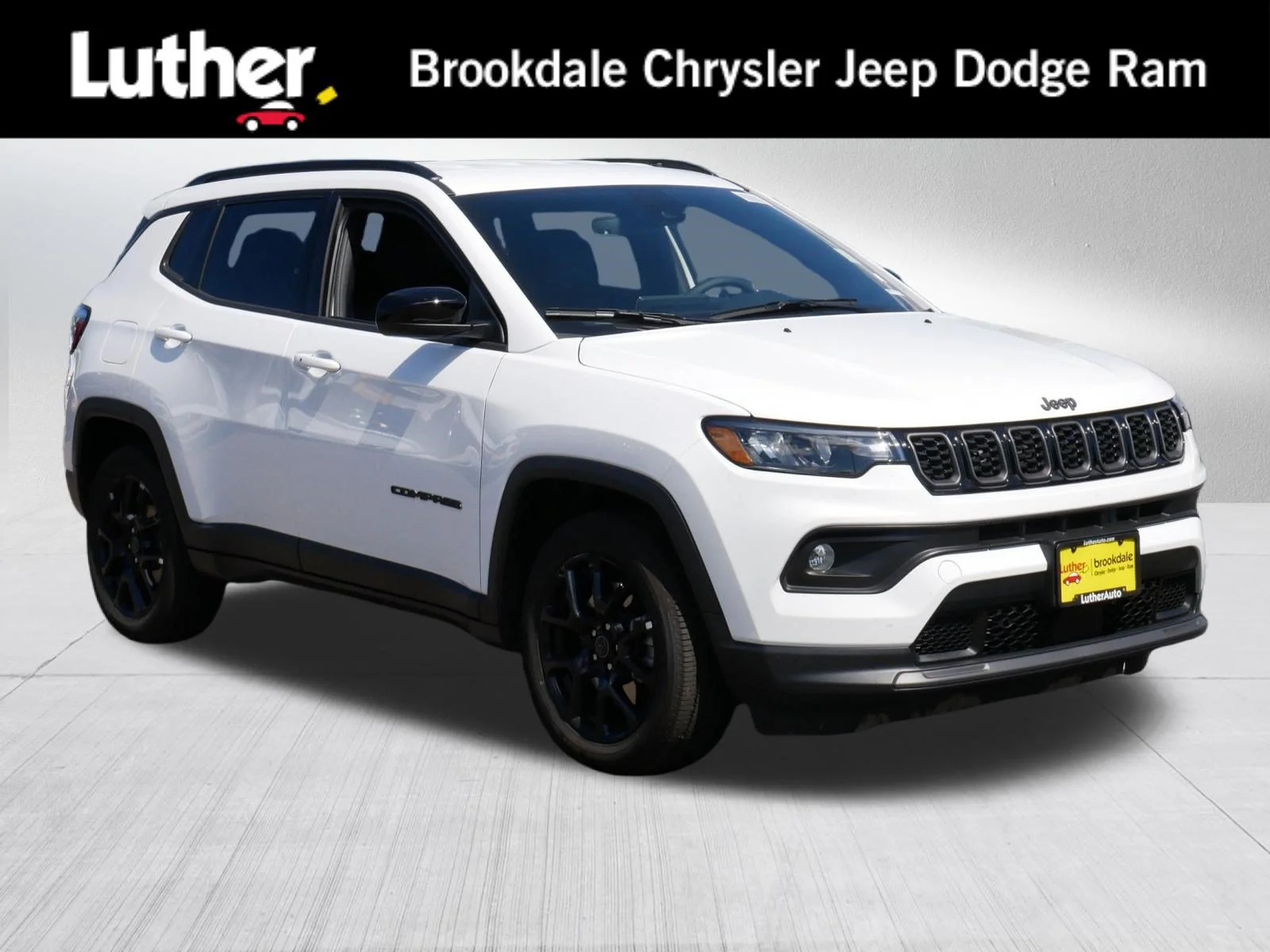 Used 2026 Bright White Clearcoat Jeep Latitude Altitude image 1