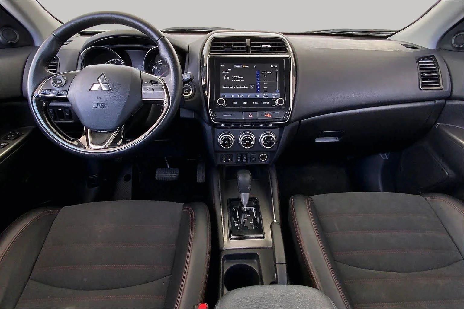 Used 2024 Labrador Black Pearl Mitsubishi SE image 16