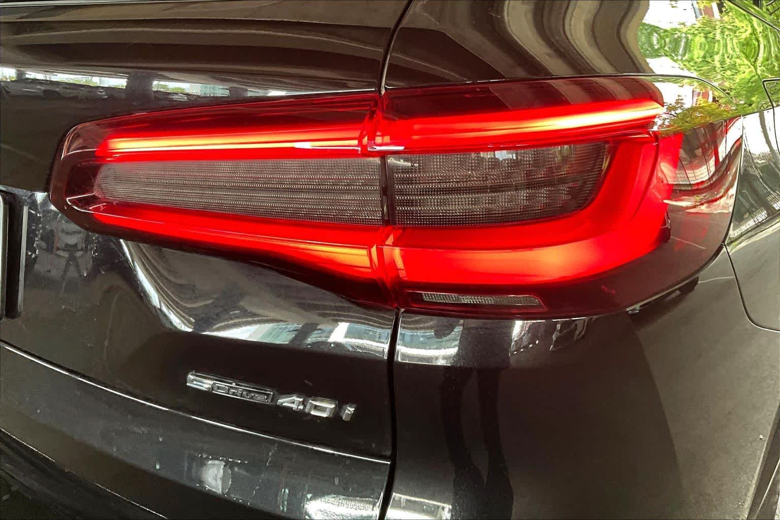 Used 2021 Black Sapphire Metallic BMW sDrive40i image 29