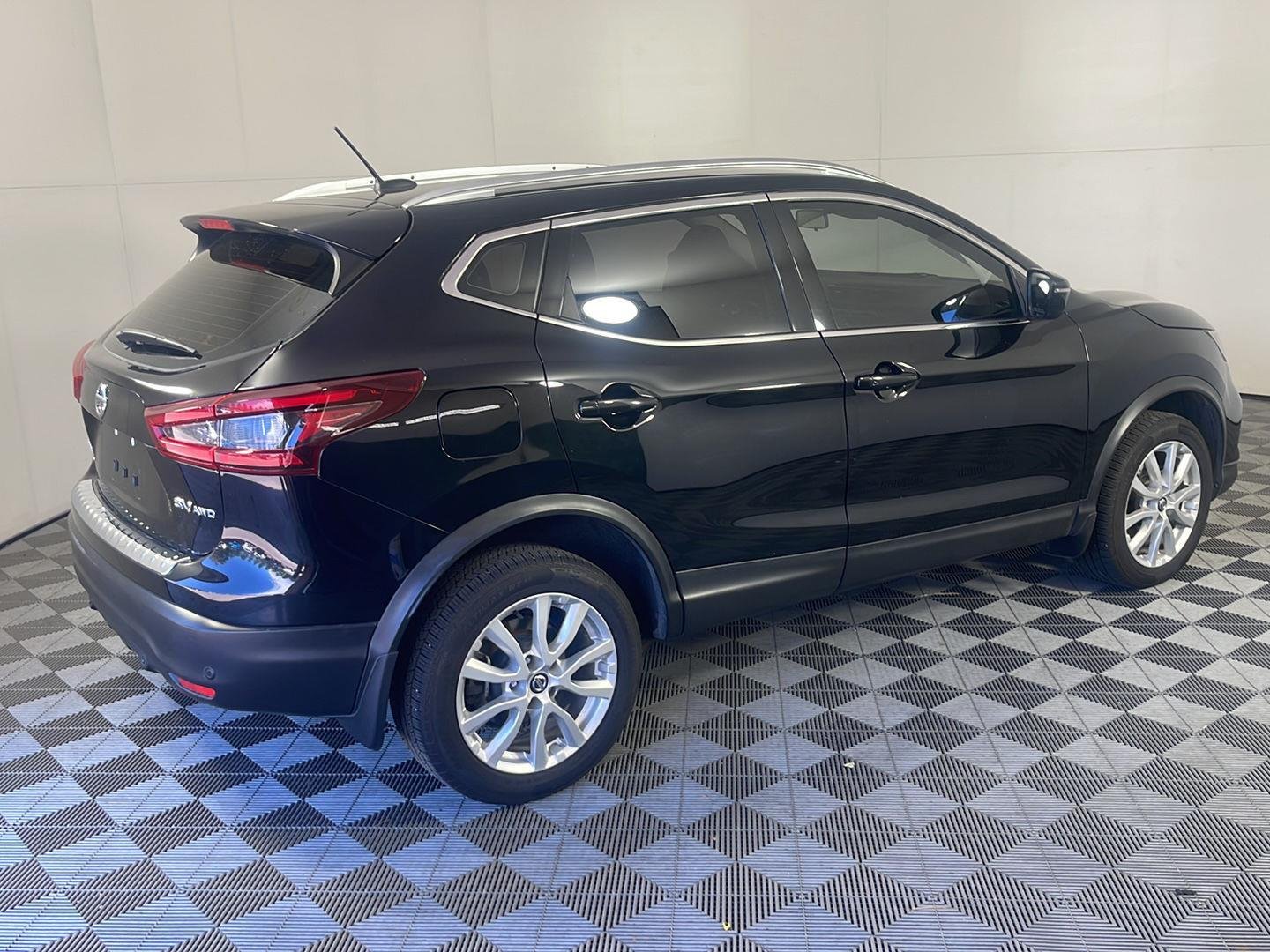 Used 2022 Magnetic Black Pearl Nissan SV image 6