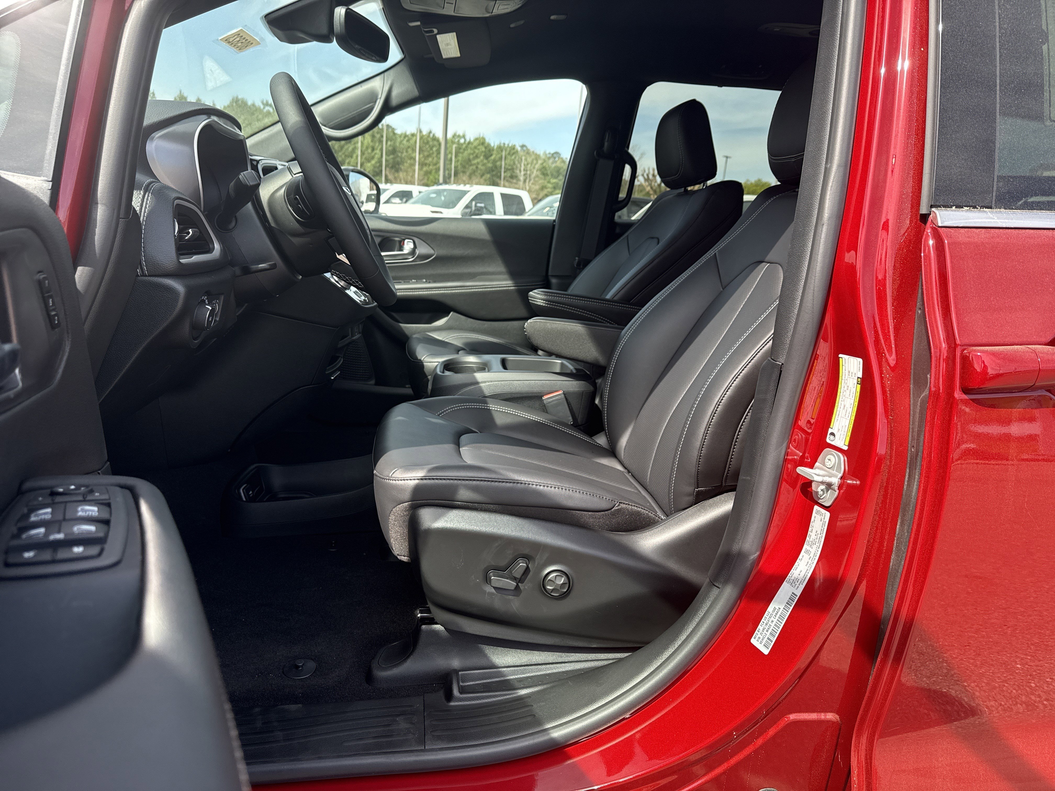 New 2026 Red Hot Pearl-Coat Exterior Paint Chrysler Select image 9