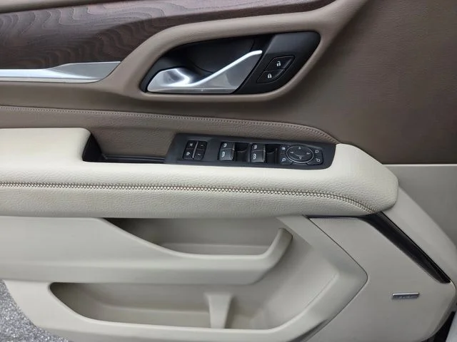Used 2022 White GMC Denali image 29