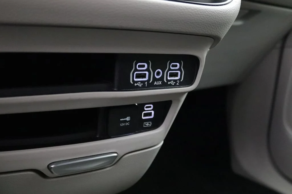 Certified Used 2022 Brilliant Black Chrysler Touring L image 26