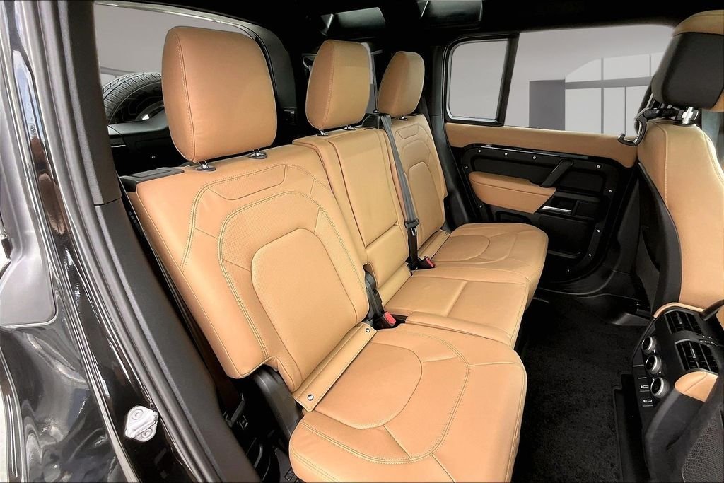 New 2026 SANTORINI BLACK Land Rover X-Dynamic SE image 10