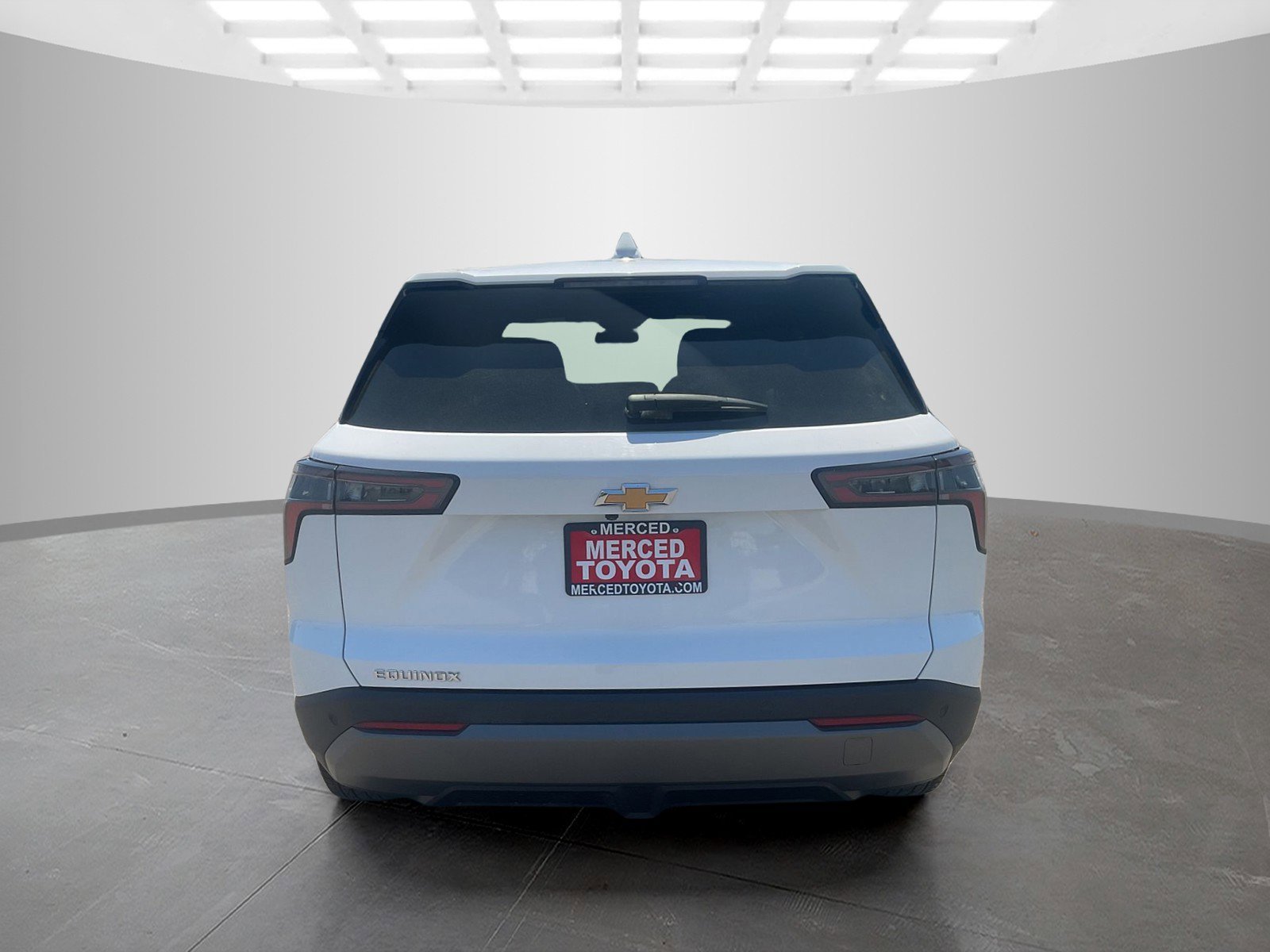 Used 2025 Summit White Chevrolet FWD LT image 4