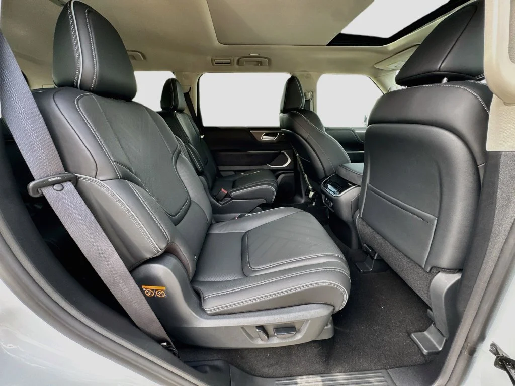 New 2027 RADIANT WHITE INFINITI Luxe 4WD image 30