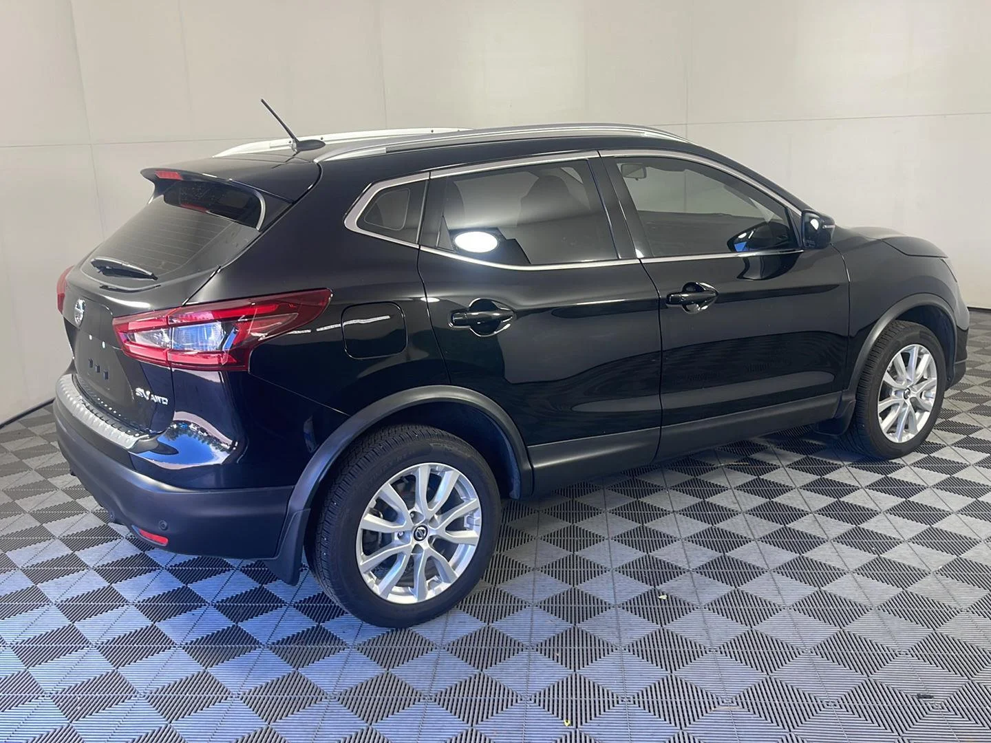 Used 2022 Magnetic Black Pearl Nissan SV image 6