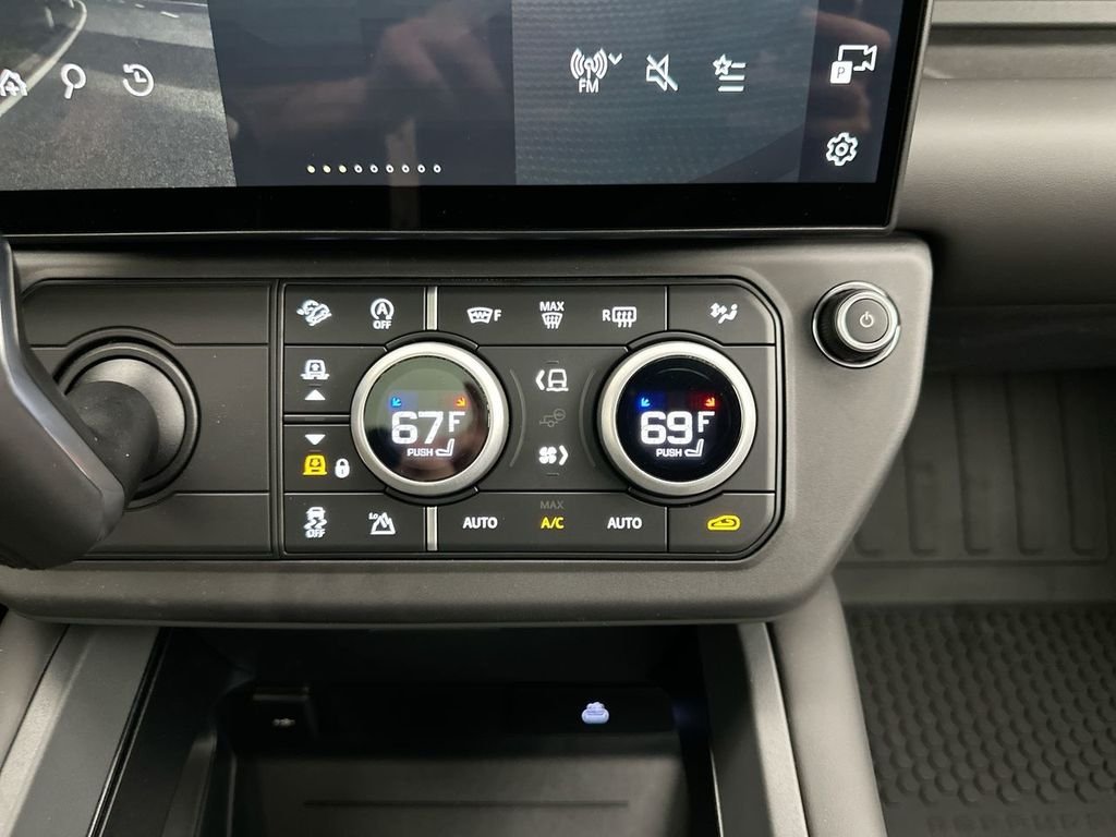 New 2026 Tasman Blue Land Rover S image 13