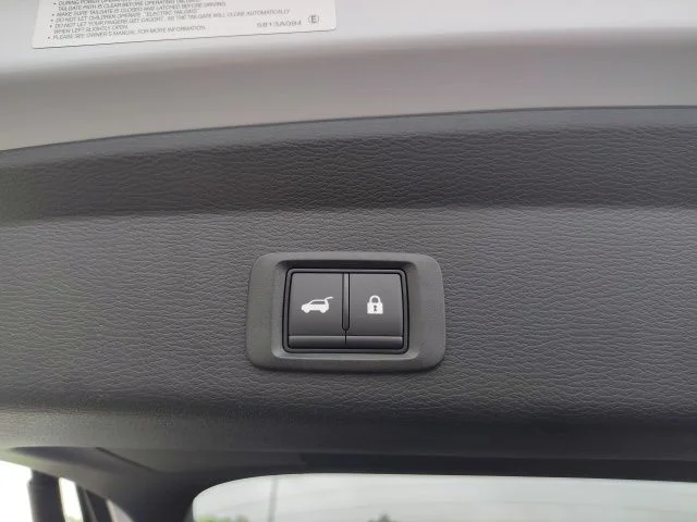 New 2025 White Mitsubishi Trail Edition image 37