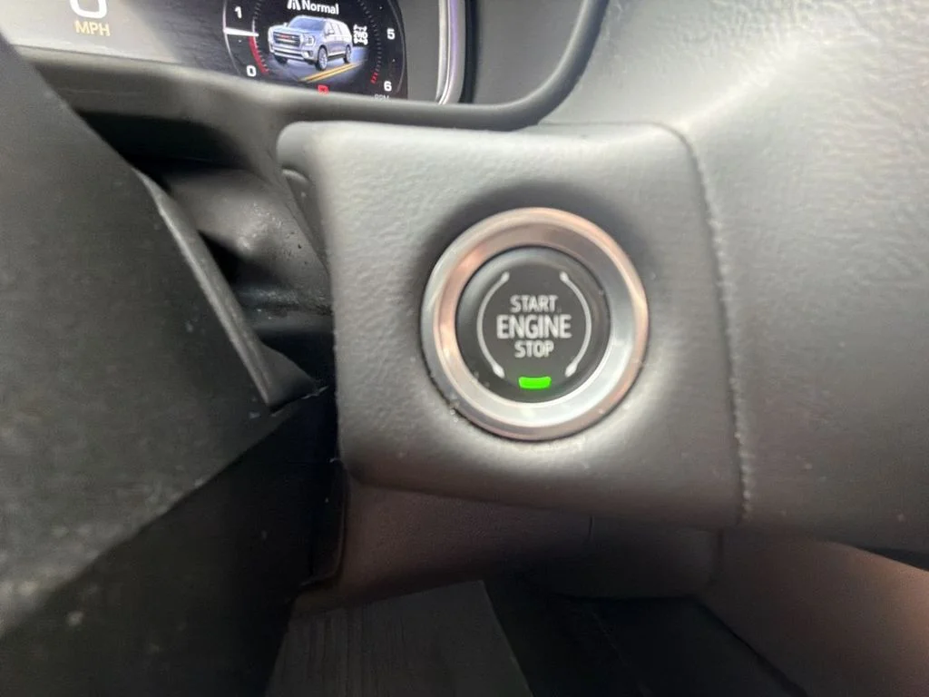 Used 2022 White GMC SLE image 17