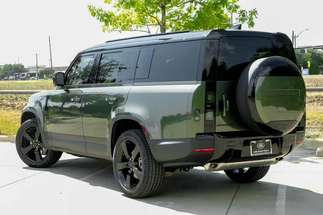 New 2026 Woolstone Green Metallic Land Rover S image 13