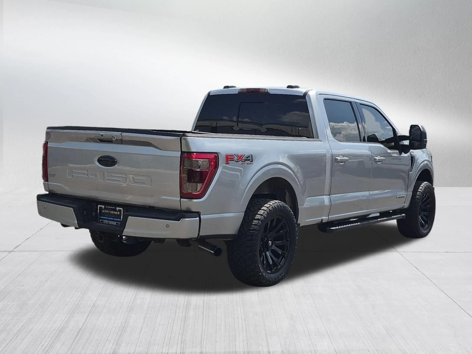 Used 2021 Silver Metallic Ford LARIAT image 5