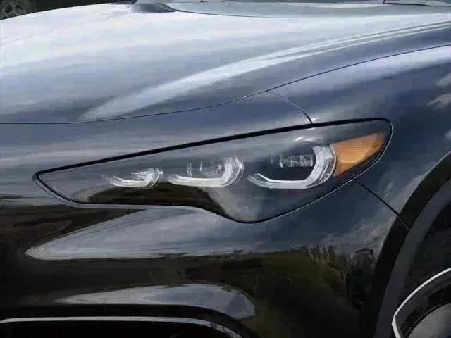 New 2025 Vulcano Black Metallic Exterior Paint Alfa Romeo  image 51