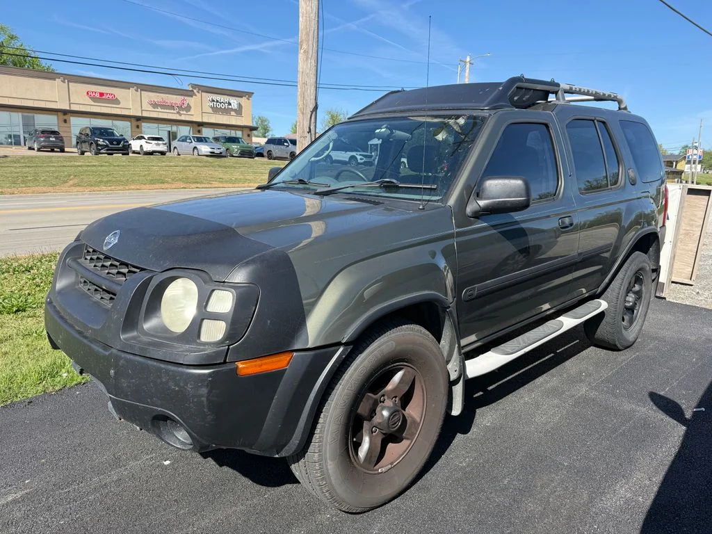 Used 2004 Green Nissan XE image 7