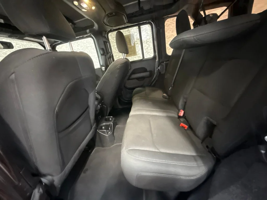 Used 2020 Granite Crystal Metallic Clearcoat Jeep Unlimited Sahara image 14