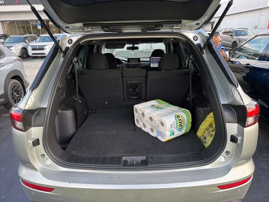Used 2022  Mitsubishi ES image 12