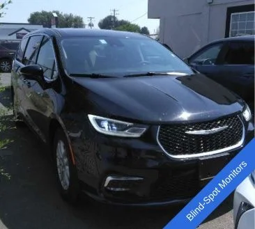Used 2024 Diamond Black Chrysler Touring L image 6