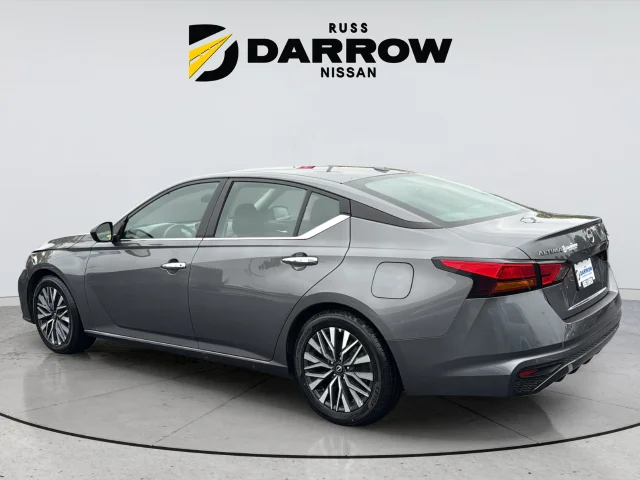 Used 2025 Gray Nissan 2.5 SV image 3