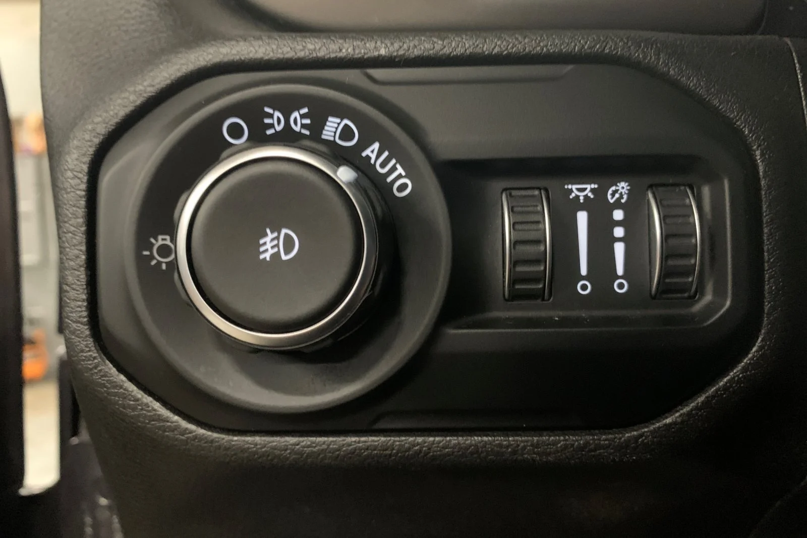 Used 2021 Crystal Metallic Jeep Unlimited Sport S image 31