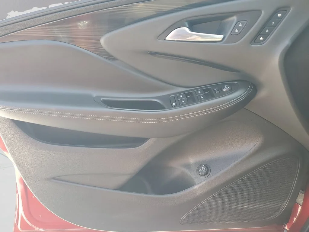 Used 2019 CHILI RED METALLIC Buick Essence image 20