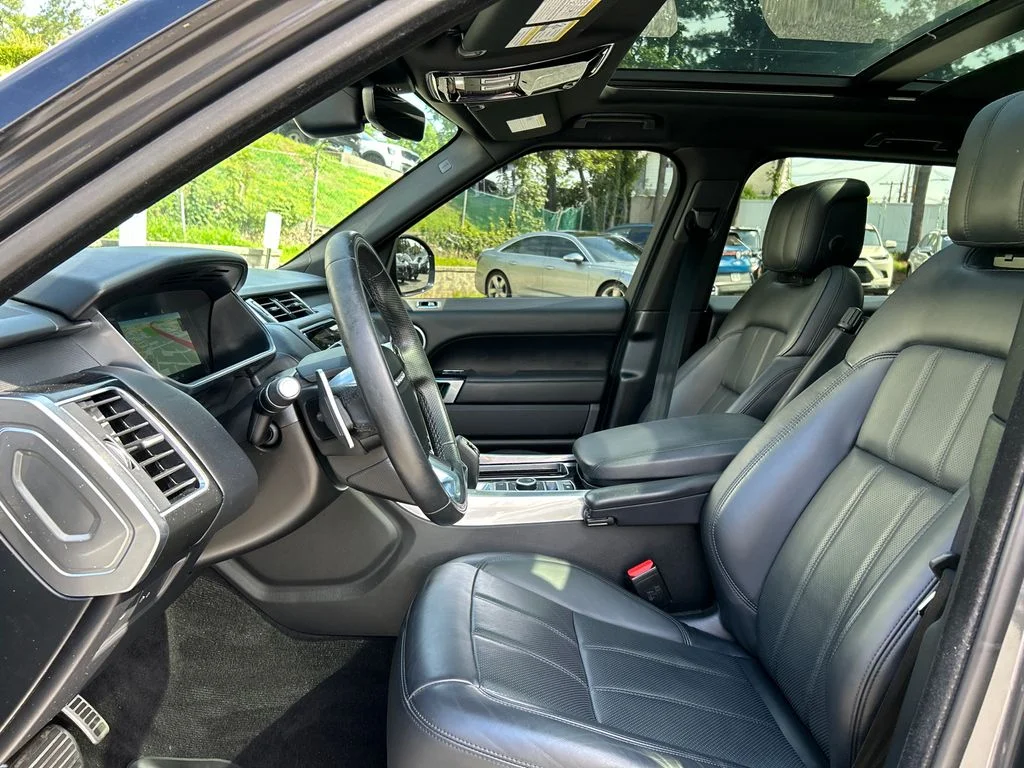 Used 2022  Land Rover HSE Dynamic image 10