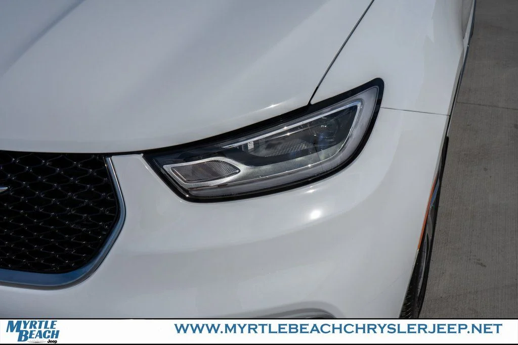 New 2026 Bright White Clear-Coat Exterior Paint Chrysler Pinnacle image 10