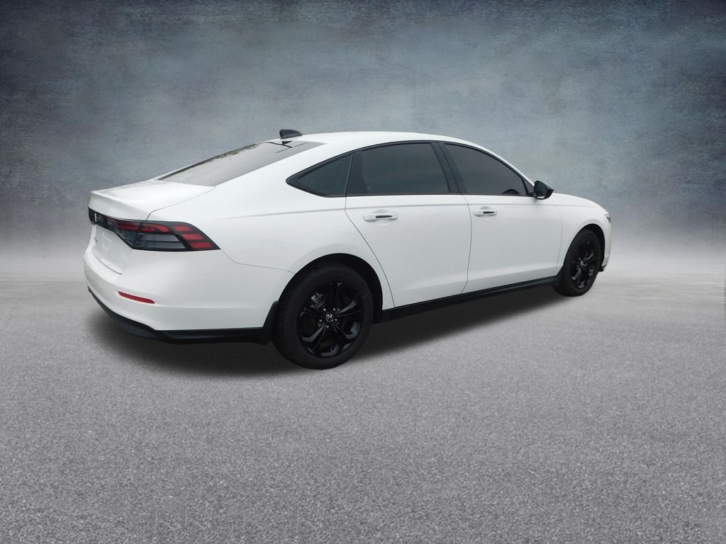 Used 2025 White Honda SE image 3