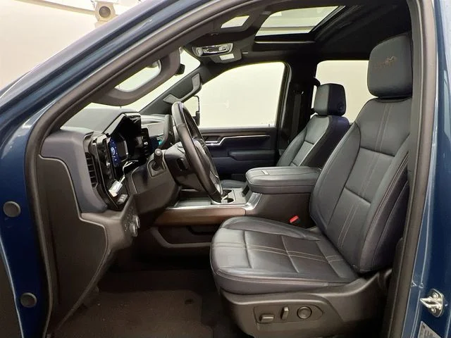 Used 2024 Blue Chevrolet High Country image 9