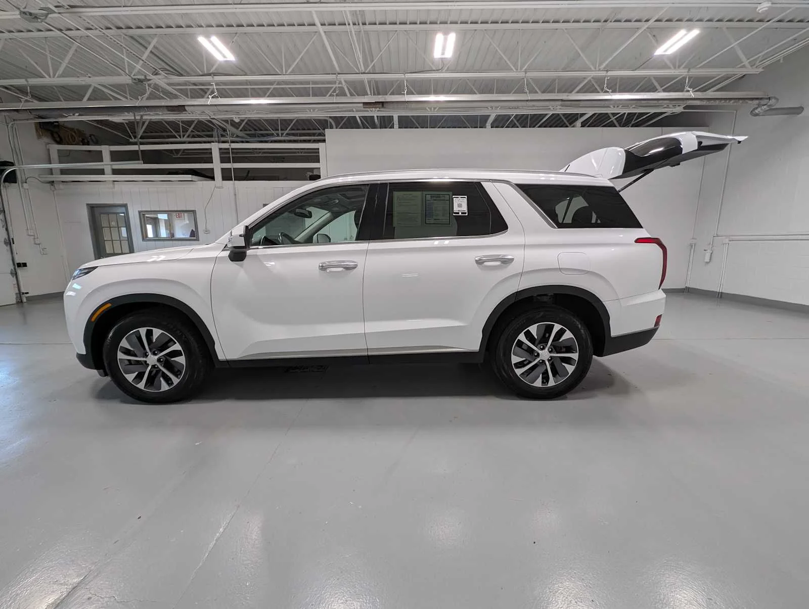 Used 2021 Hyper White Hyundai SEL image 12