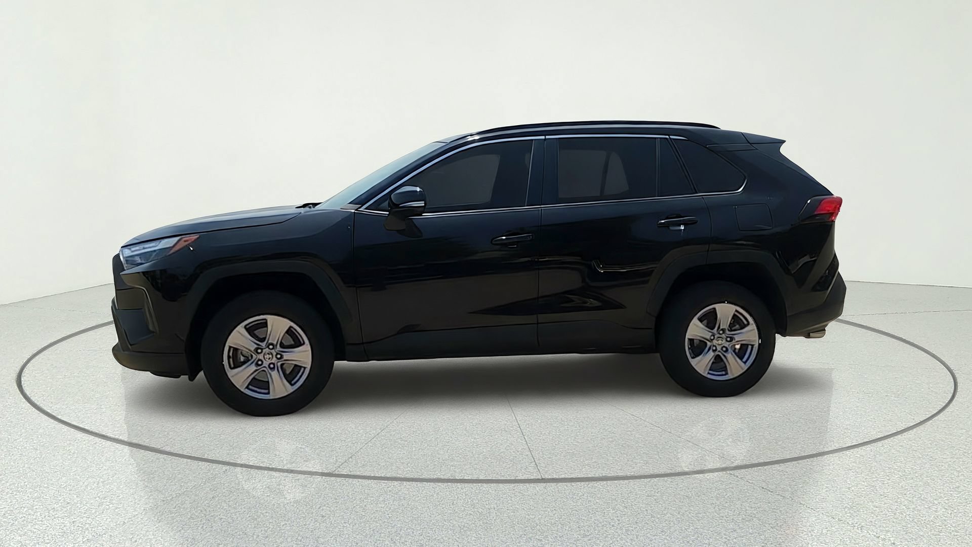 Used 2022 Black Toyota XLE image 4