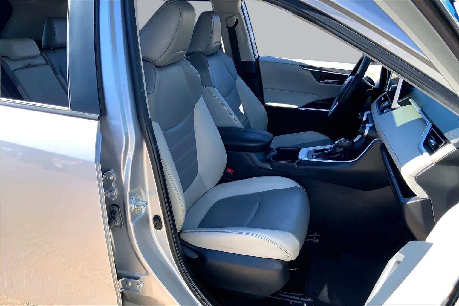 Used 2024 Silver Sky Metallic Toyota XLE Premium image 9