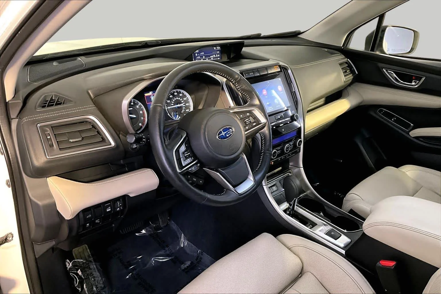Used 2019 Crystal White Pearl Subaru Limited image 18