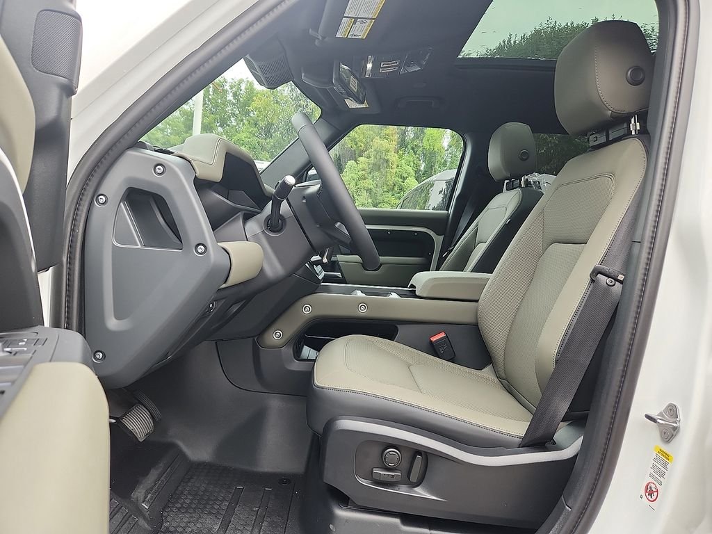 New 2026 Fuji White Land Rover S image 6