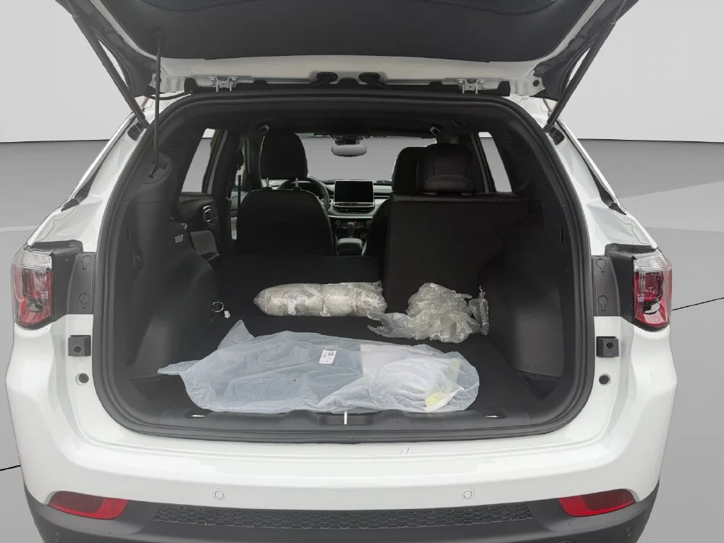 New 2026 Bright White Clear-Coat Exterior Paint Jeep Limited image 19