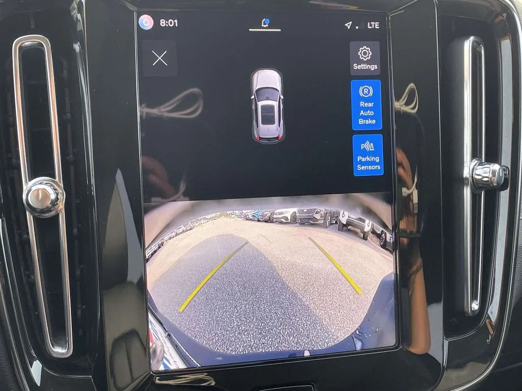 Certified Used 2025 Crystal White Volvo Core image 18