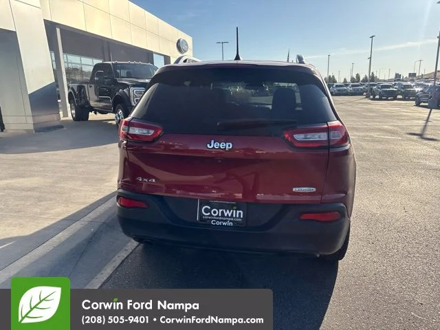 Used 2017 Red Jeep Latitude image 8