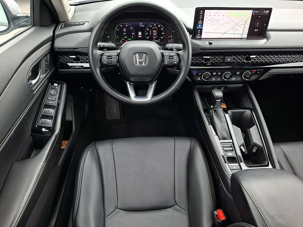 Used 2024 Silver Honda Touring image 11
