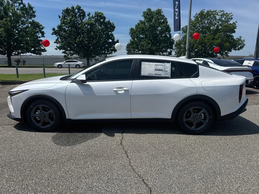 New 2026 Snow White Pearl Kia LXS image 6