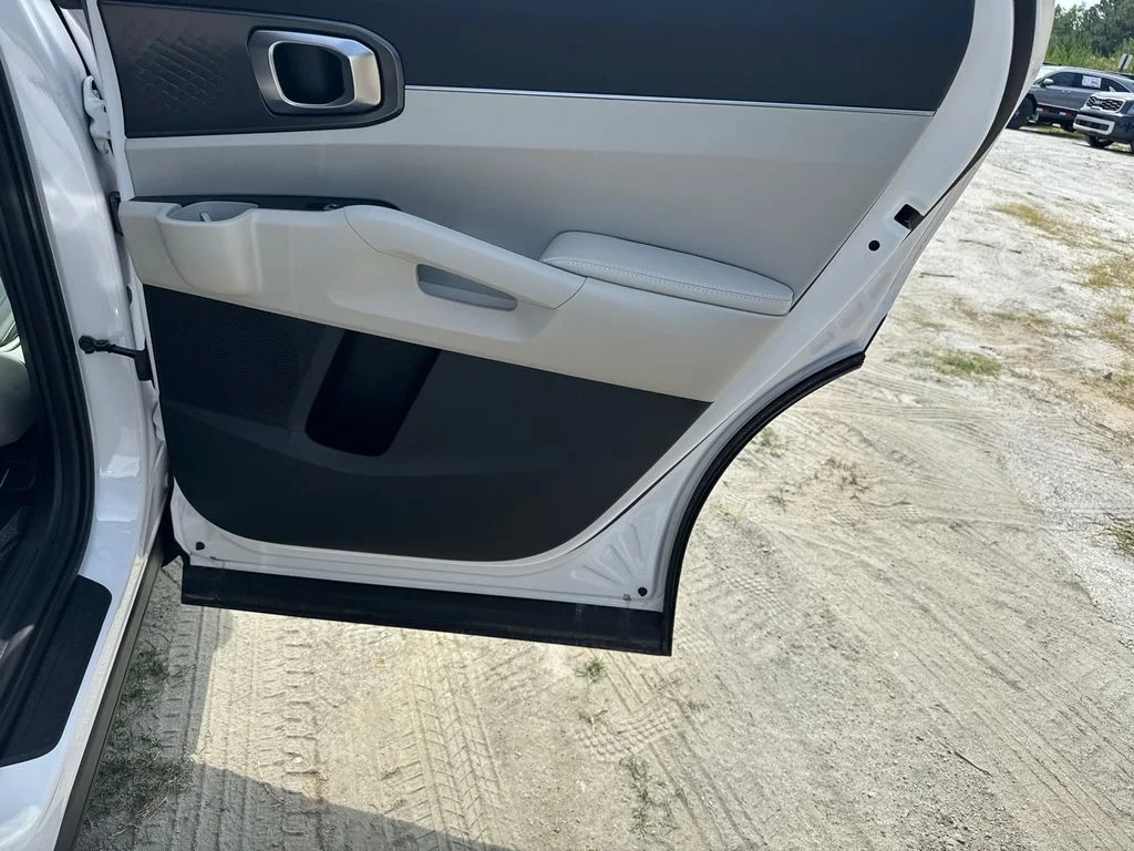 2025 Kia Sorento S - Photo 16