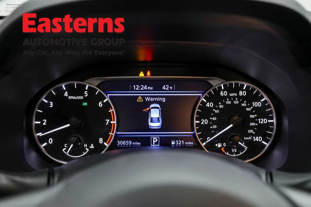 Used 2022 Silver Nissan 2.5 SV image 18