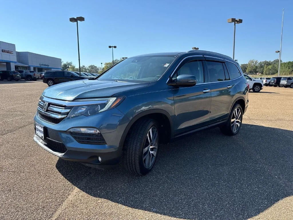 Used 2017 Blue Honda Elite image 3