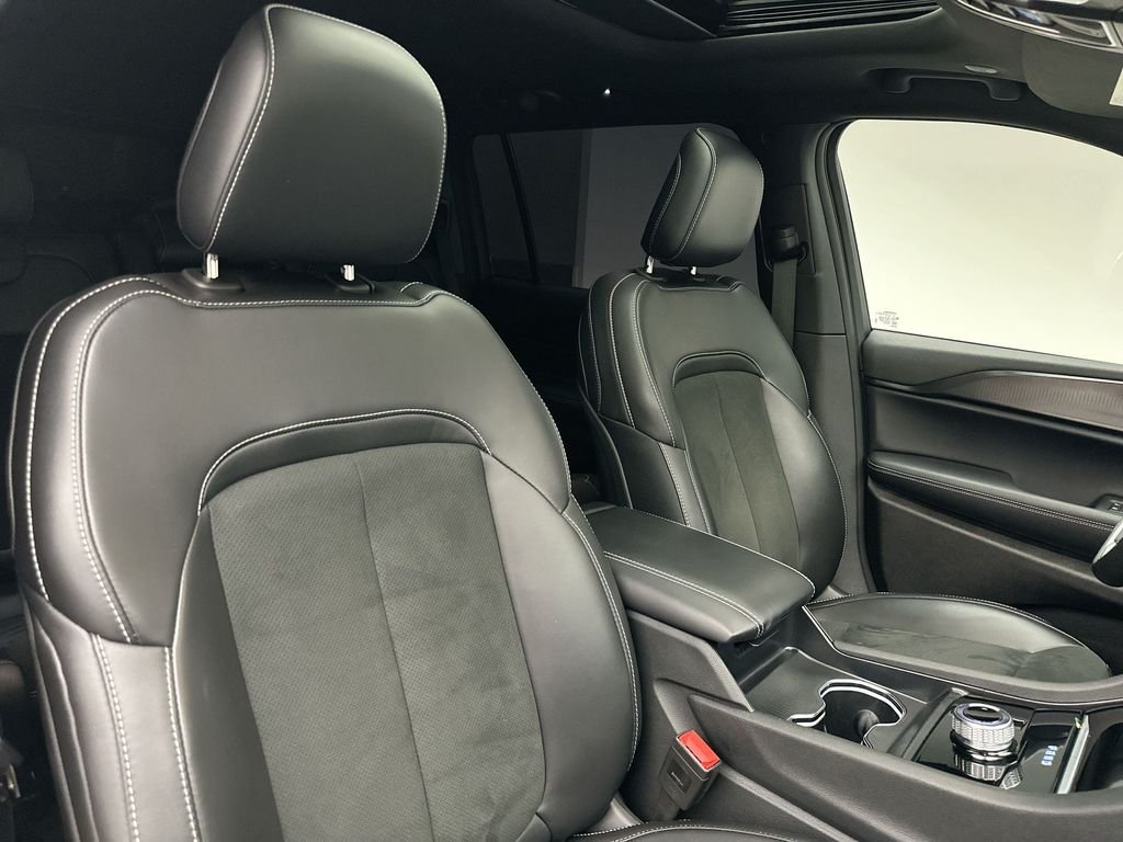 Used 2025 Bright White Clearcoat Jeep Altitude X image 18